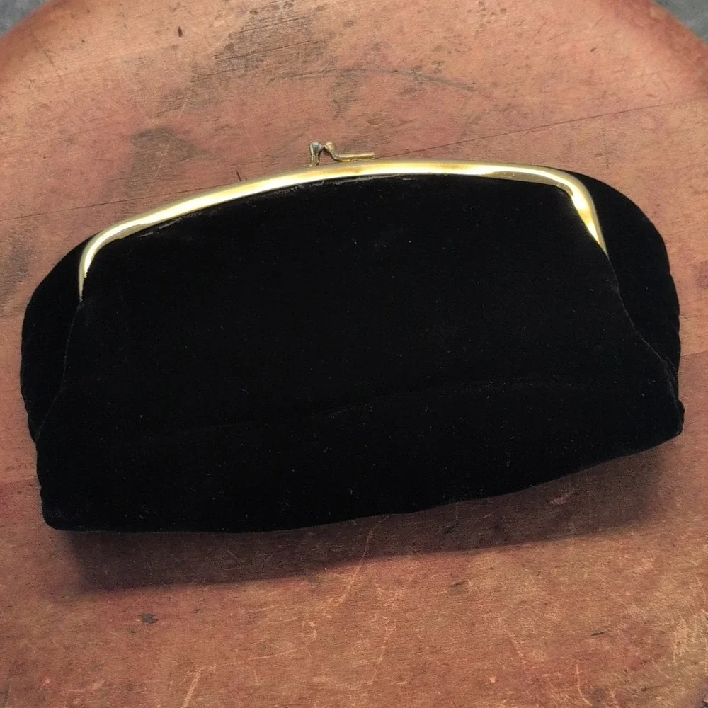 Vintage Black Small Frame Clutch Kiss Lock Gold Hardware Lined Purse DAMAGE